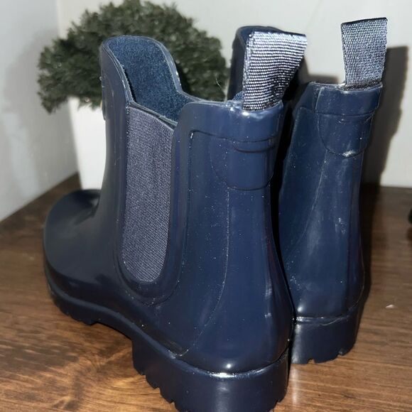 Michael Kors
Sidney Water-Resistant Pull-On Rain Booties 7 - Picture 5 of 9